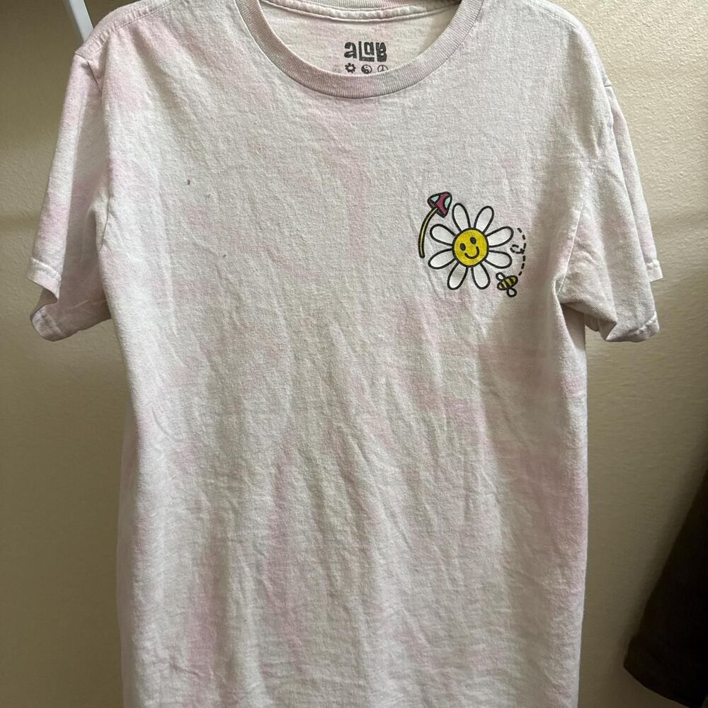 Zumiez Women's White and Pink T-shirt